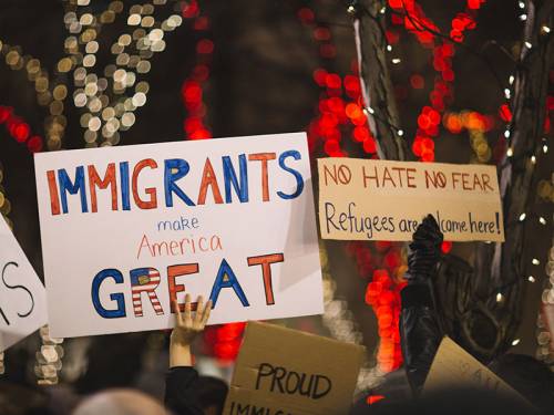 protestors supporting immigrants and refugees to the United States