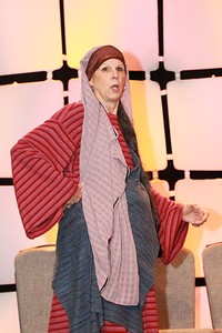 Anita Gutschick as Elizabeth